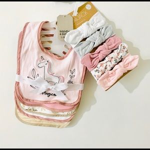 Sandy and Simon 5pk. Baby Bibs and Extra 5 Bows